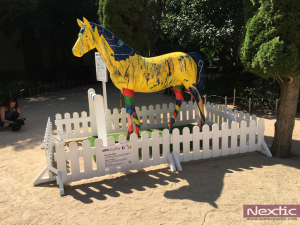 Estrella Fugaç: un caballo de fibra de vidrio de tamaño natural (190x220cm), que este verano ha recorrido la ciudad visitando algunos de sus lugares más emblemáticos