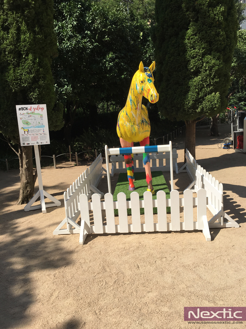 Es una creación de los alumnos de la escuela Ramón Berenguer III de Barcelona y se ha convertido en el protagonista de #BCNalgalop.