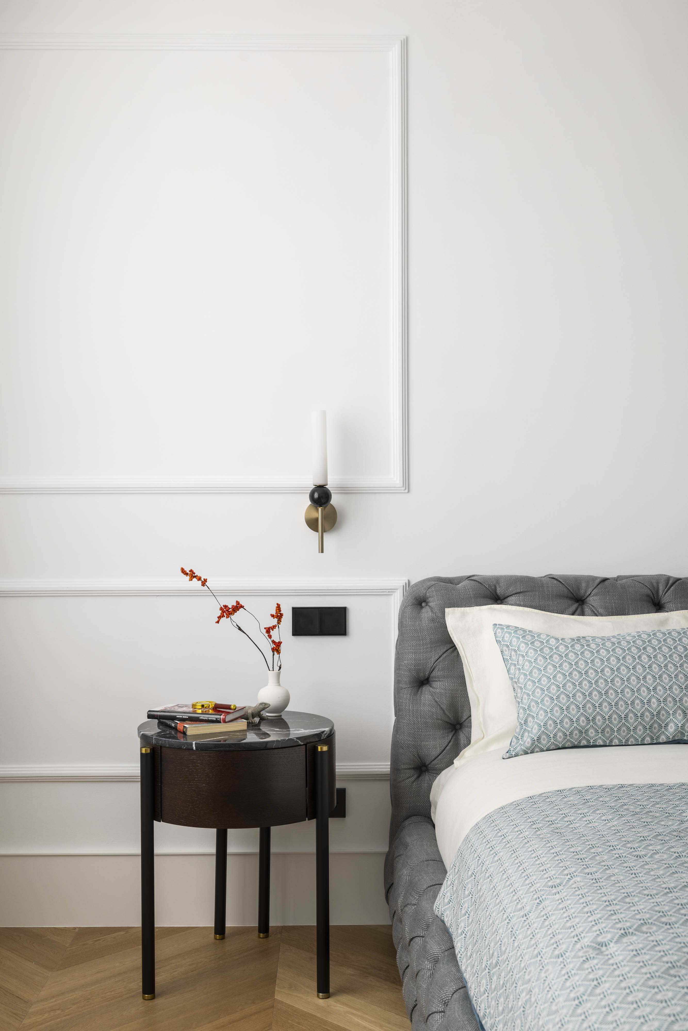 Estudio de Interiorismo Alberto Torres-Proyecto Salamanca-Dormitorio Principal en suite_FOTO AmadorT oril_ESTILISMO Beatriz Sánchez-5245